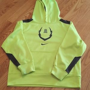 Nike M hoodie football graphic